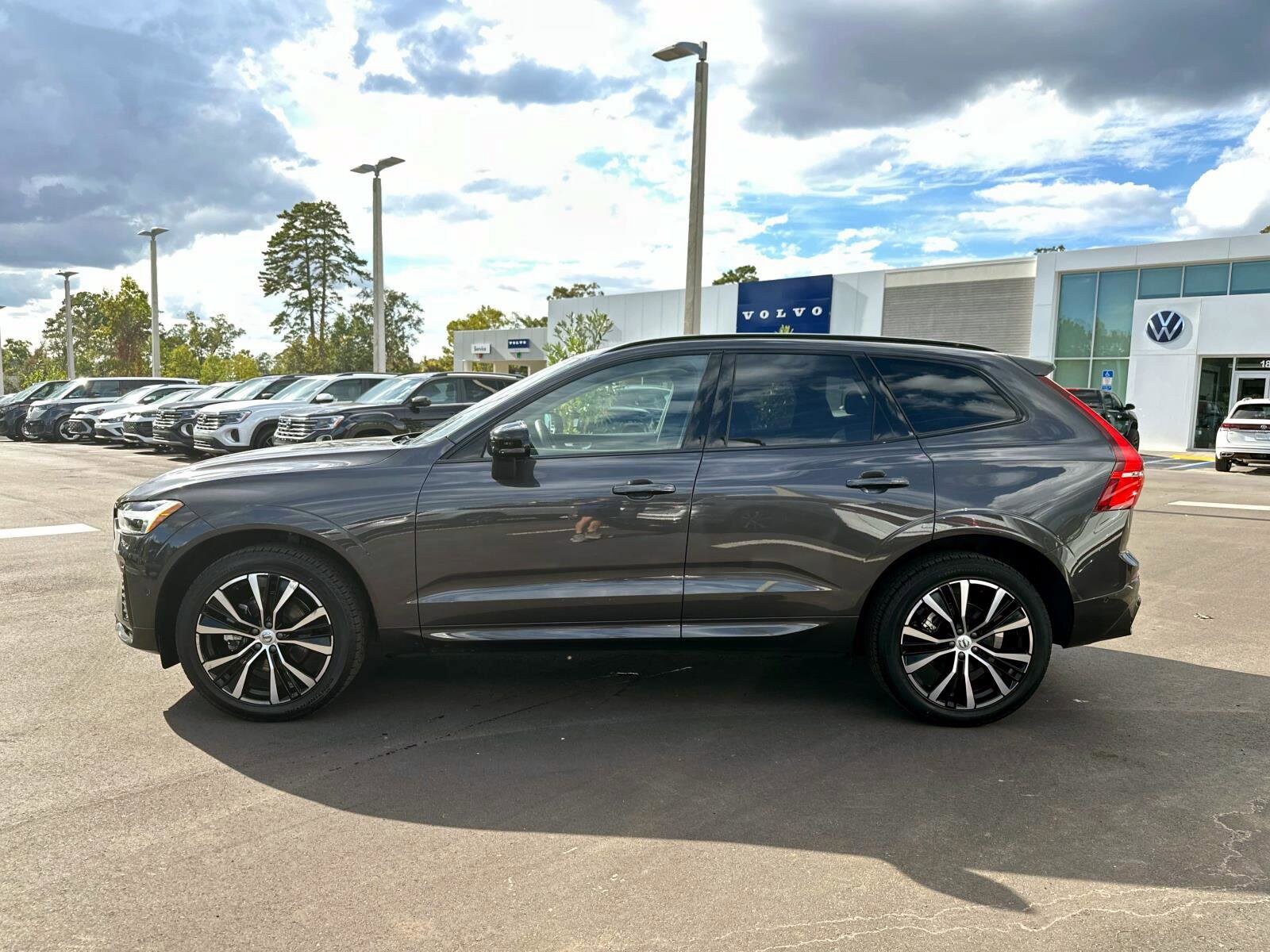 2025 Volvo XC60 B5 Plus photo 2