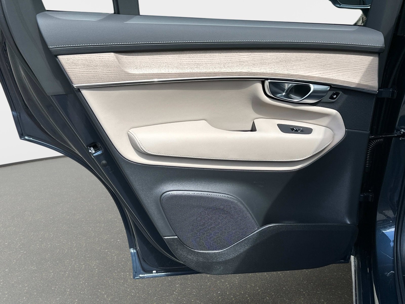 2026 Volvo XC90 Plus - Photo 11