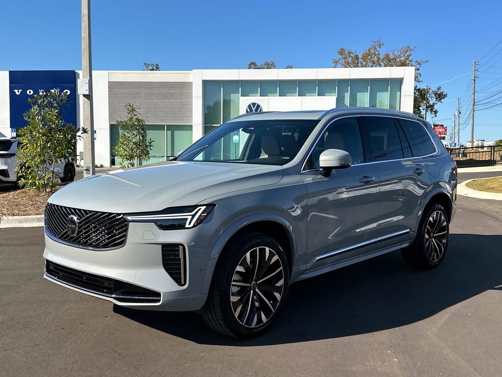 2026 Volvo XC90 Plus's photo