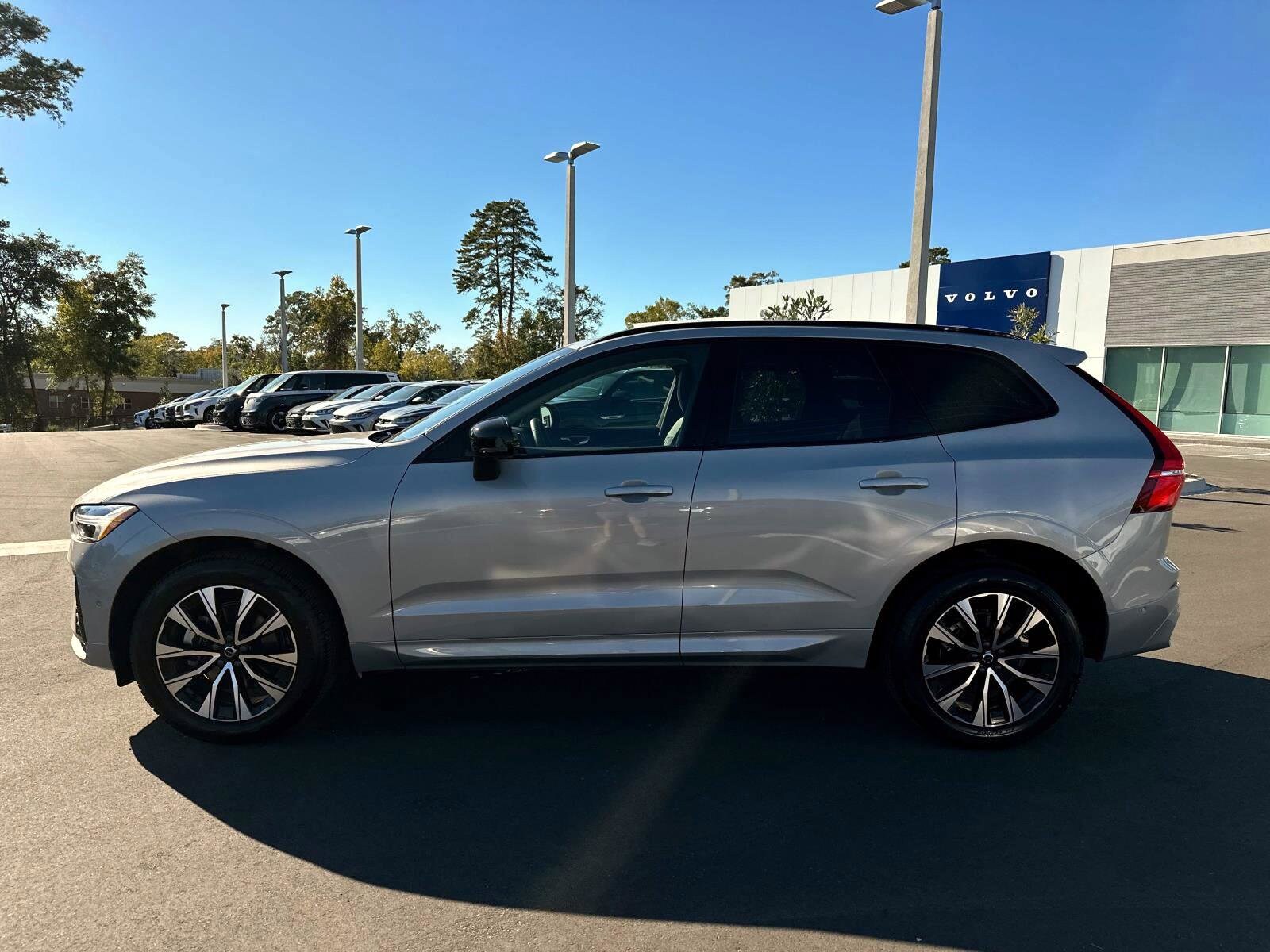 2025 Volvo XC60 B5 Plus photo 2