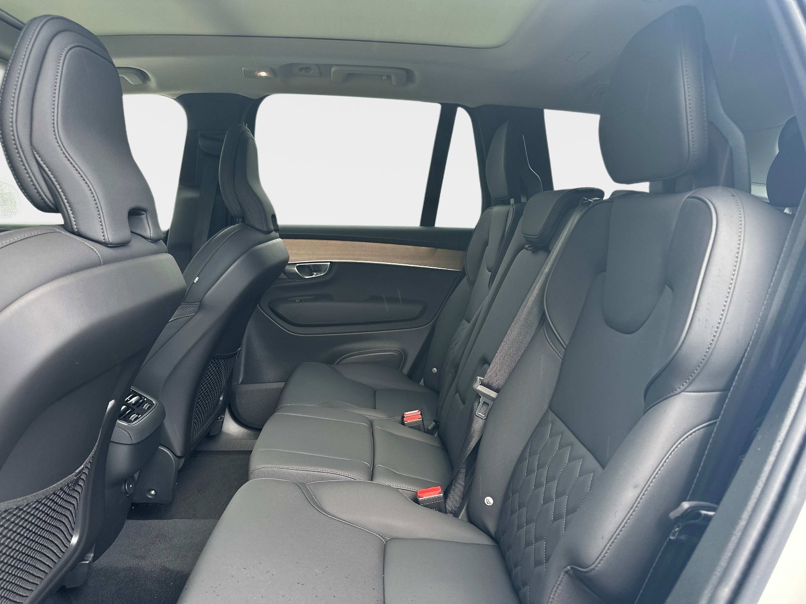 2026 Volvo XC90 Plus - Photo 12