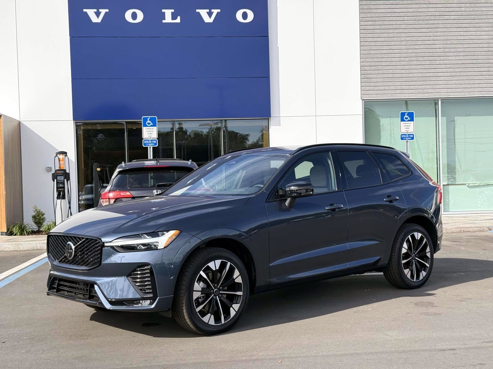 2026 Volvo XC60 Plus's photo