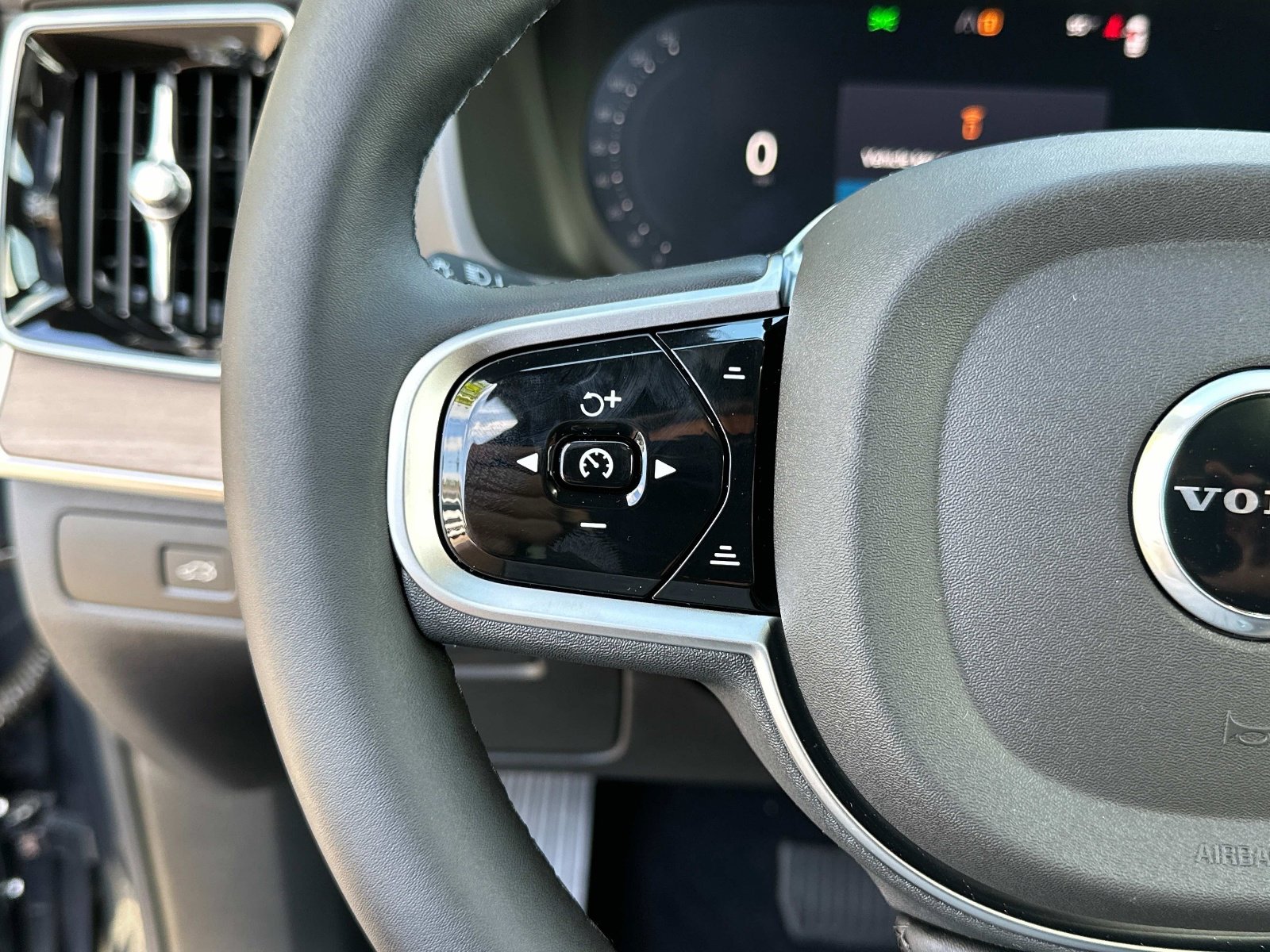 2026 Volvo XC90 Plus - Photo 26