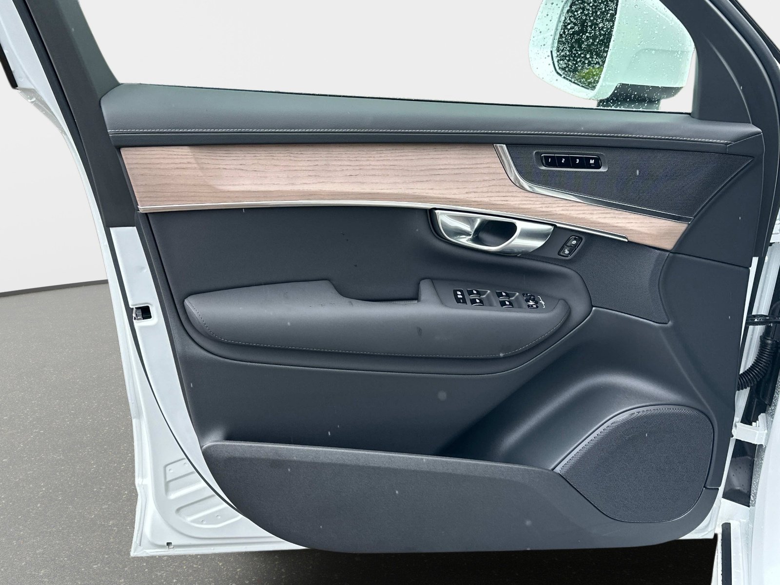 2026 Volvo XC90 Plus - Photo 15