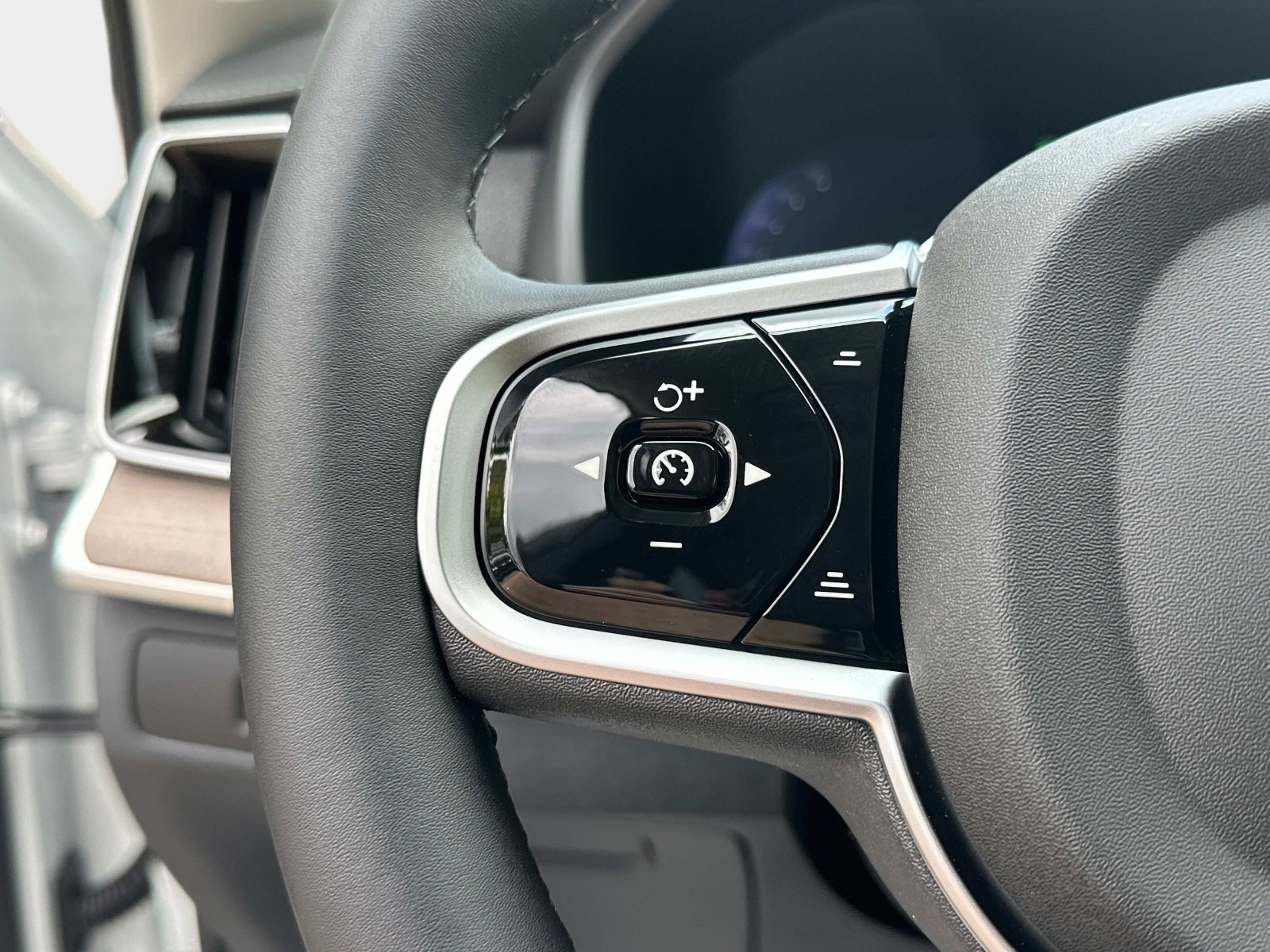2026 Volvo XC90 Plus - Photo 26
