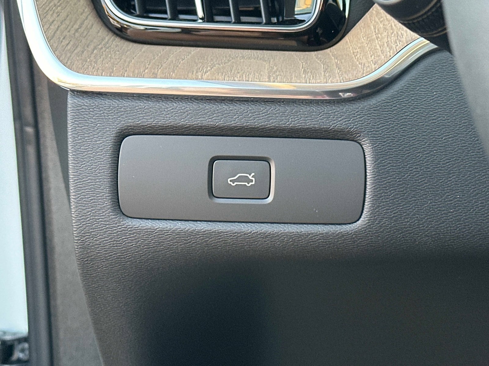 2026 Volvo XC60 Core - Photo 30