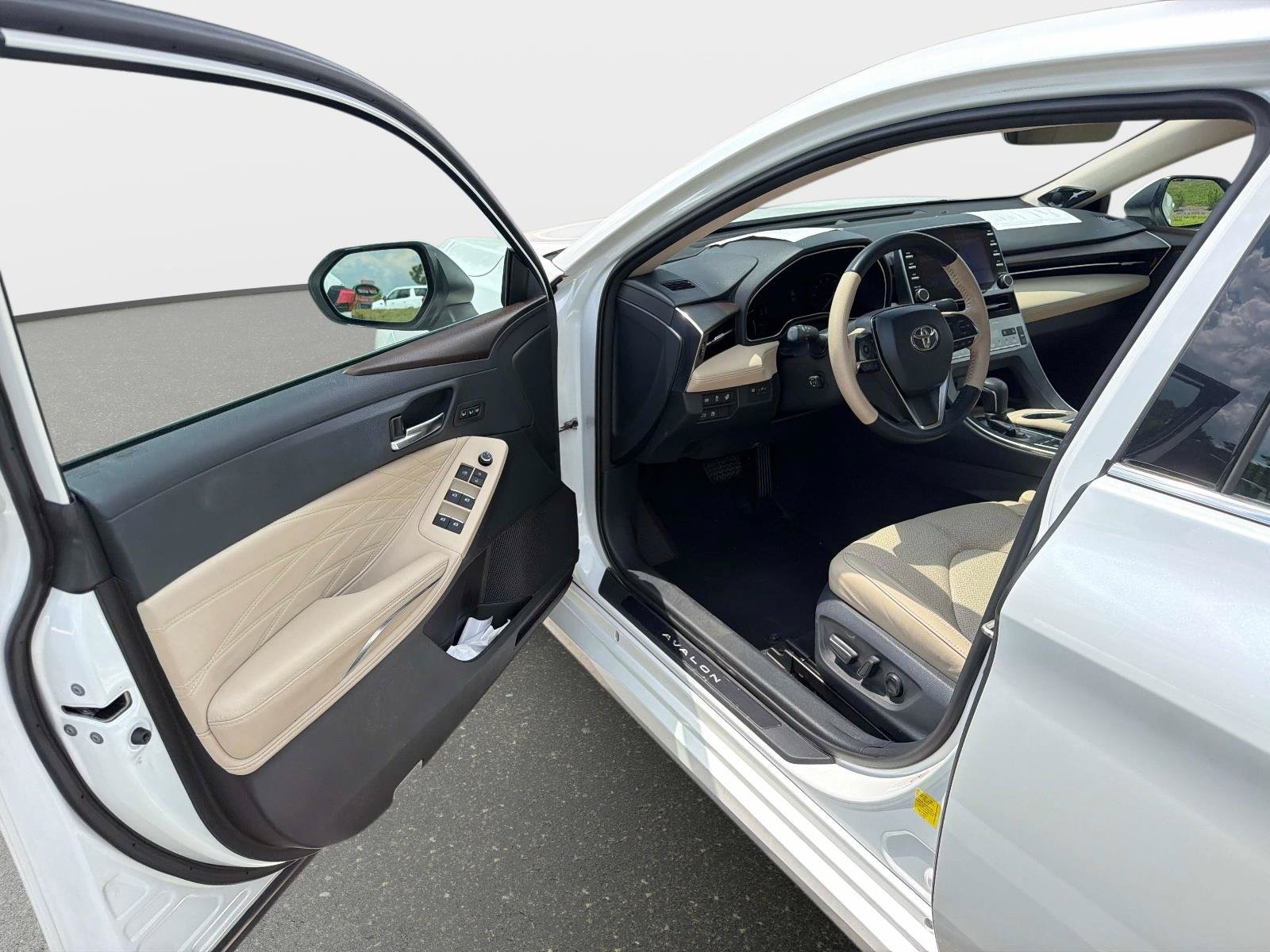 2019 Toyota Avalon 16