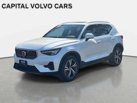 2025 Volvo XC40 B5 Core Bright Theme SUV