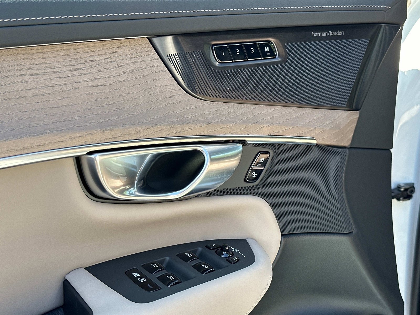 2026 Volvo XC90 Ultra - Photo 16