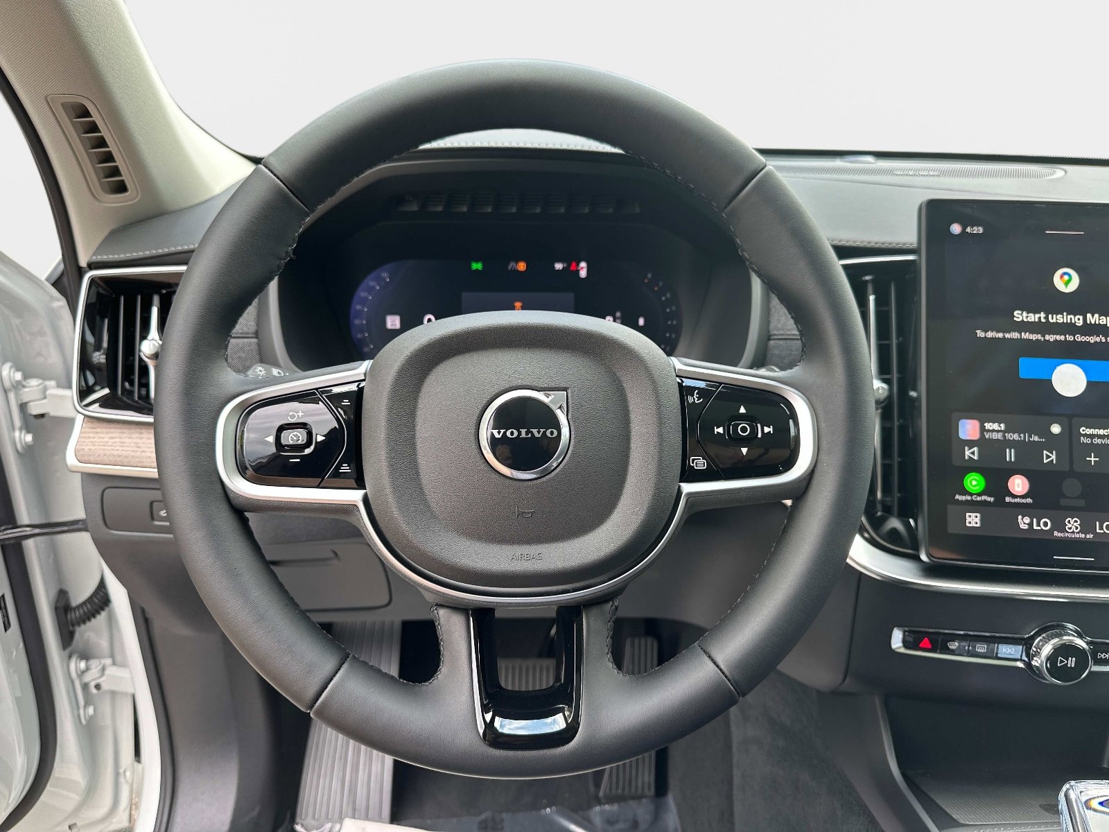 2026 Volvo XC90 Plus - Photo 23