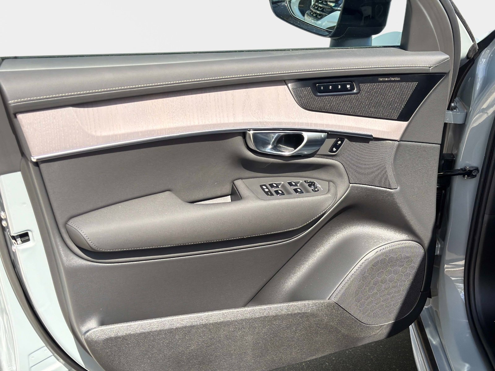 2026 Volvo XC90 Ultra - Photo 17