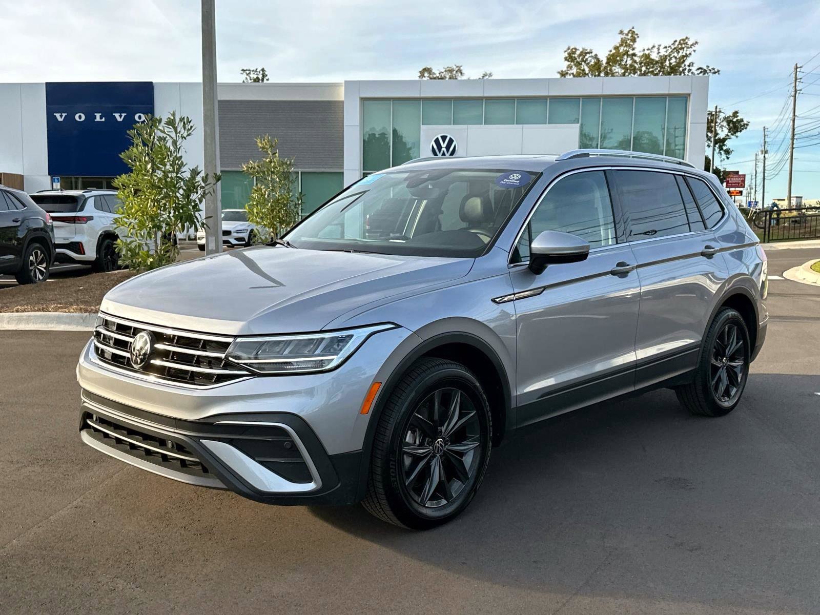 2024 Volkswagen Tiguan SE's photo