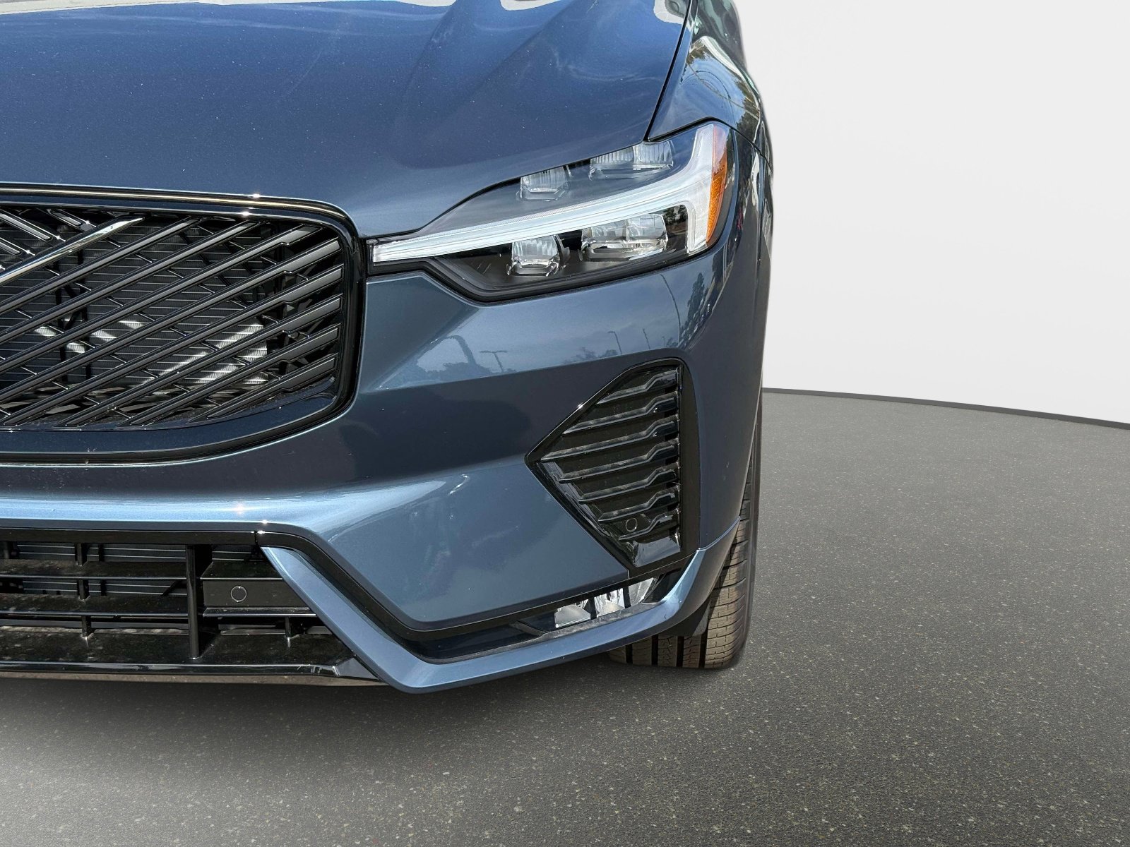 2026 Volvo XC60 Core - Photo 9