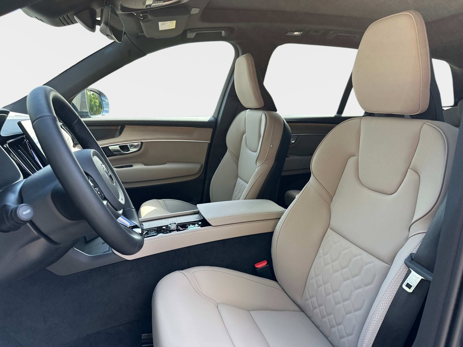 2026 Volvo XC90 Plus - Photo 18