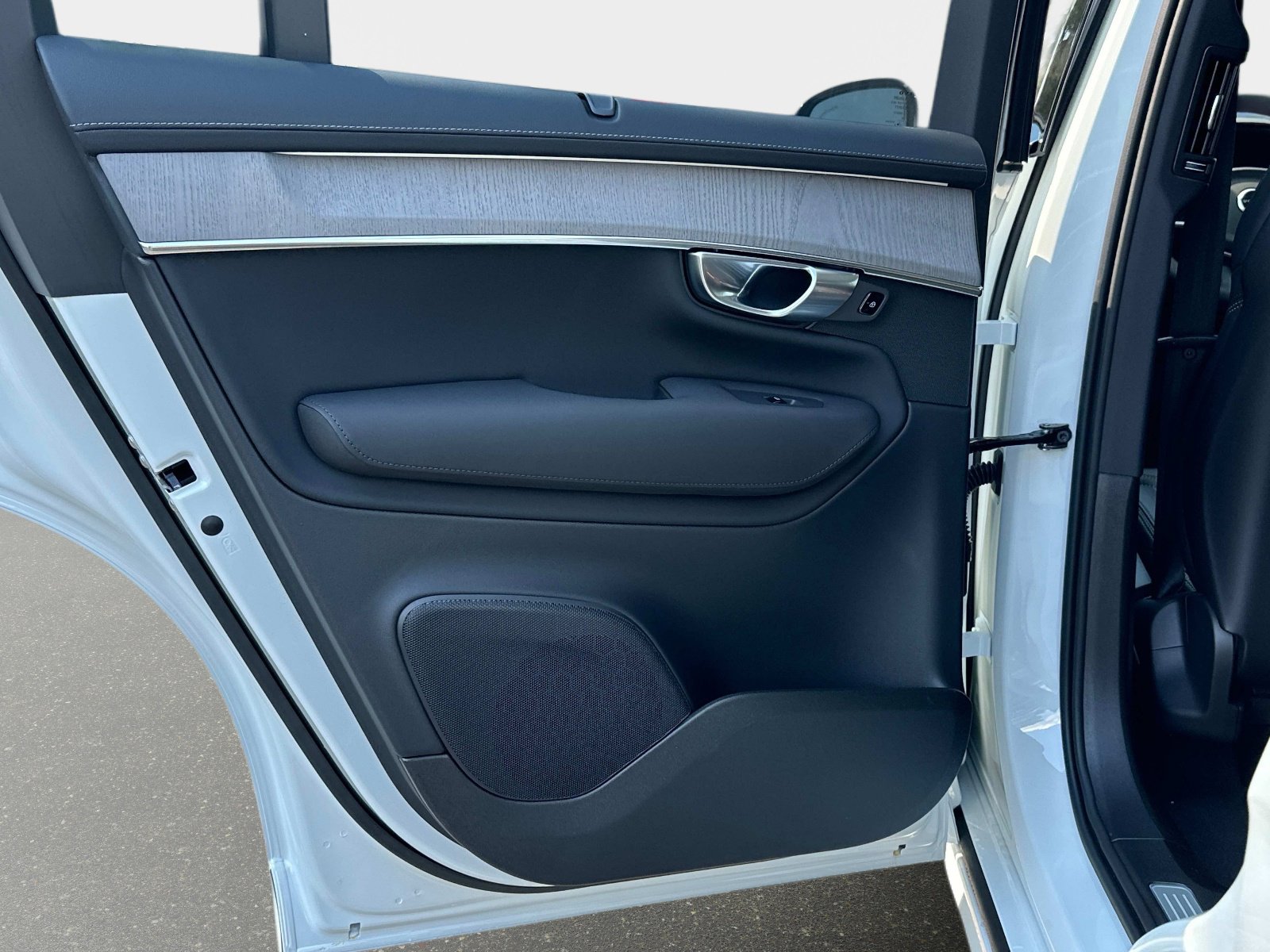 2026 Volvo XC90 Ultra - Photo 11