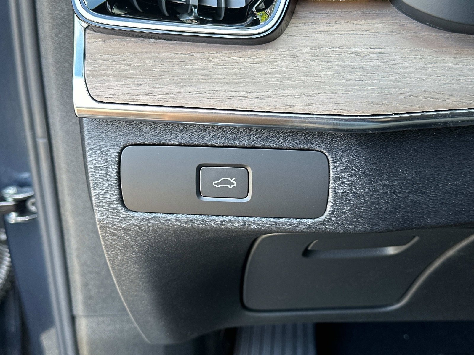 2026 Volvo XC90 Plus - Photo 27