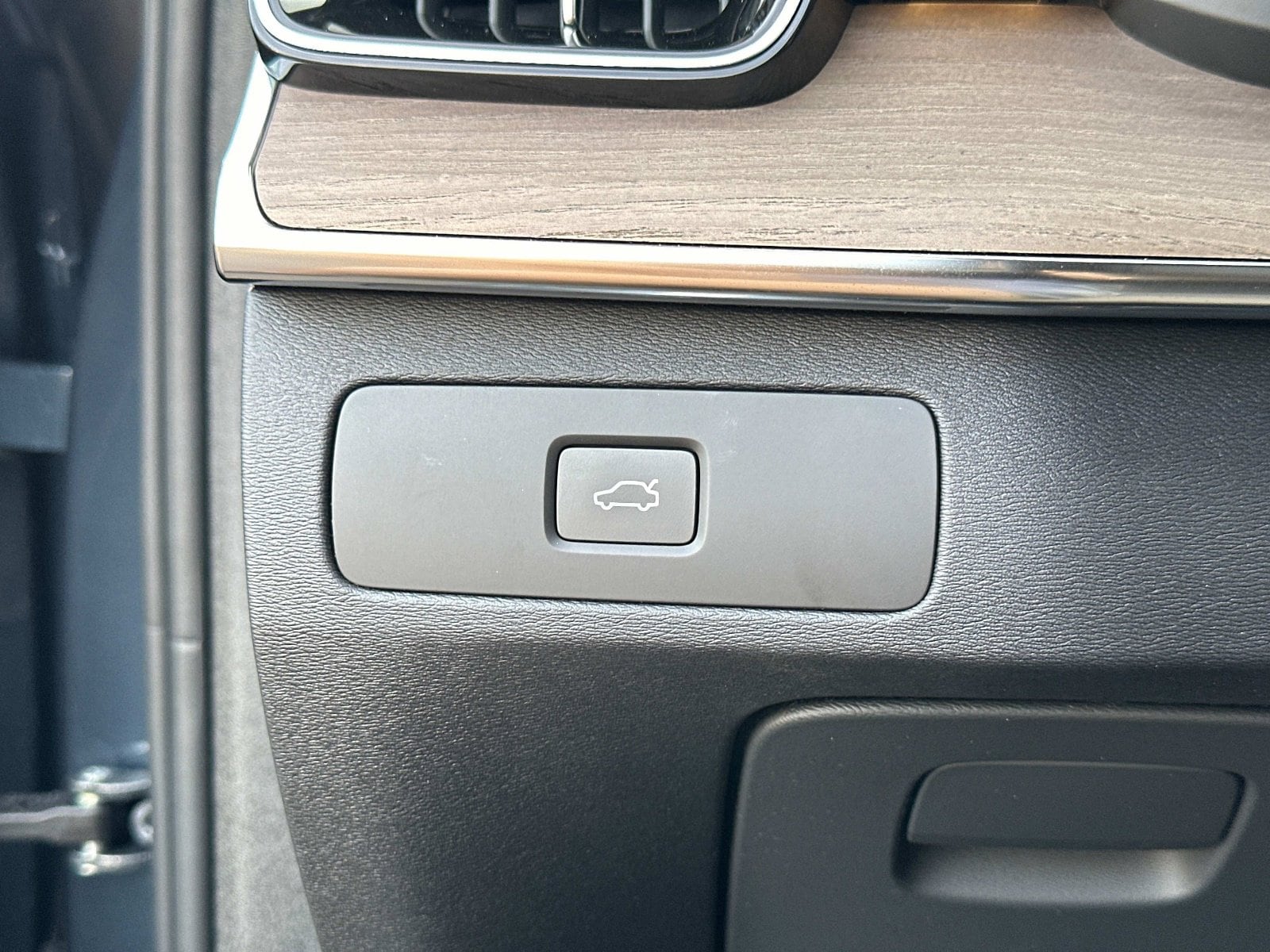2026 Volvo XC90 Plus - Photo 27
