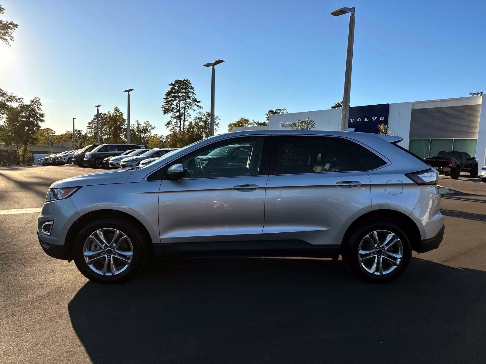 2017 Ford Edge Titanium photo 2