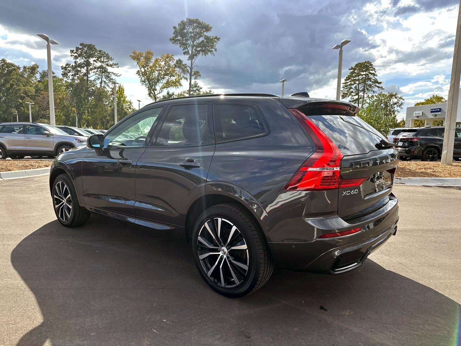 2025 Volvo XC60 B5 Plus photo 3