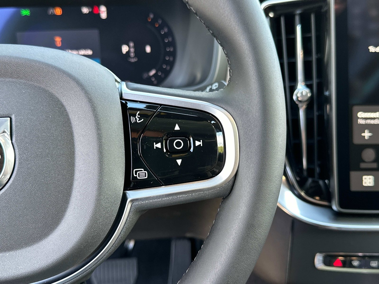 2026 Volvo XC90 Plus - Photo 25