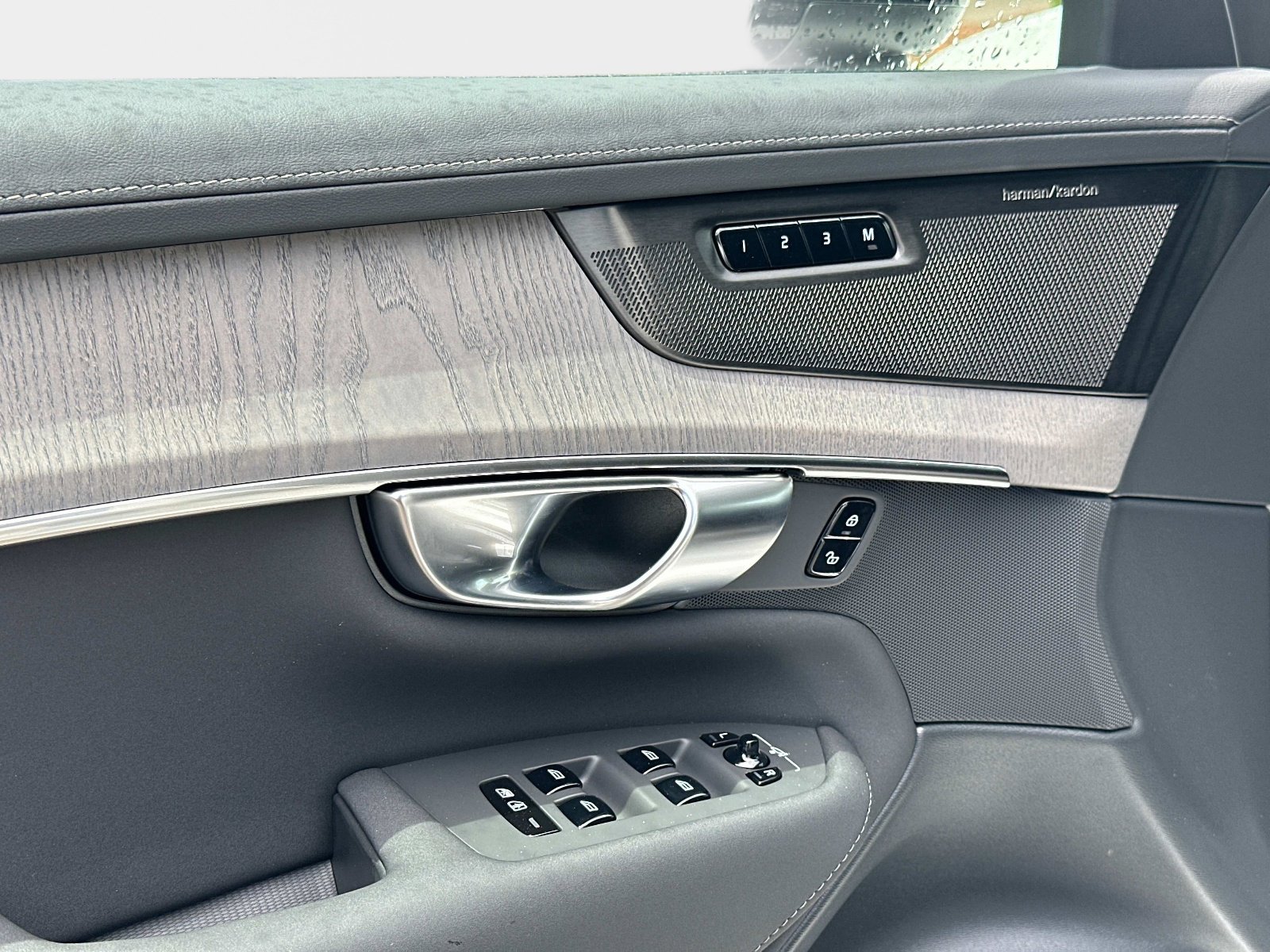 2026 Volvo XC90 Ultra - Photo 16