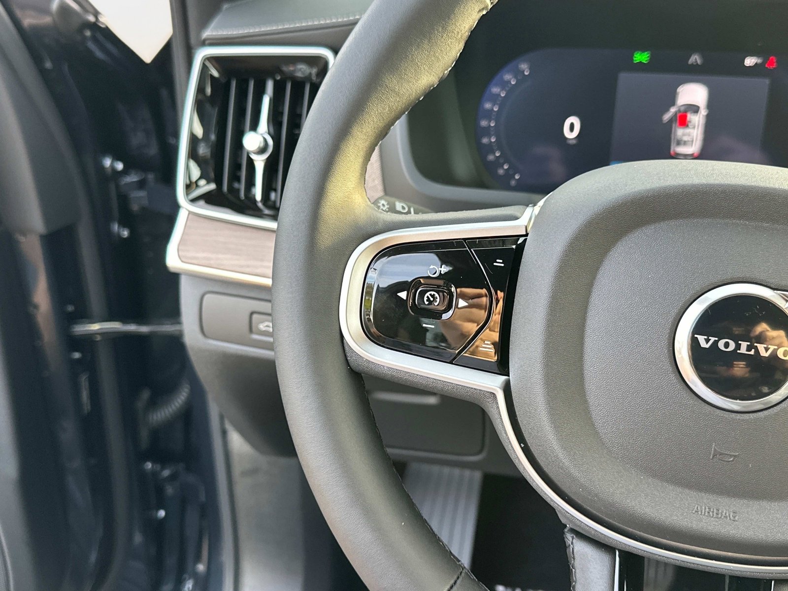 2026 Volvo XC90 Plus - Photo 26