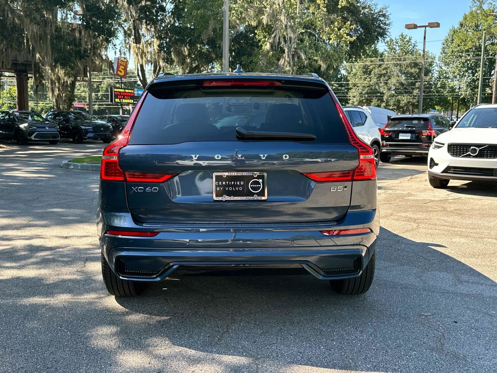 2025 Volvo XC60 B5 Core photo 3