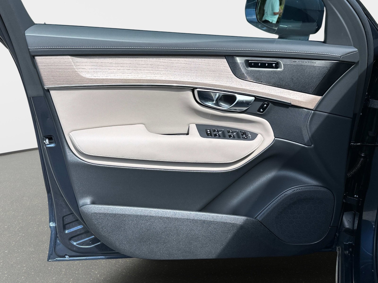 2026 Volvo XC90 Plus - Photo 15