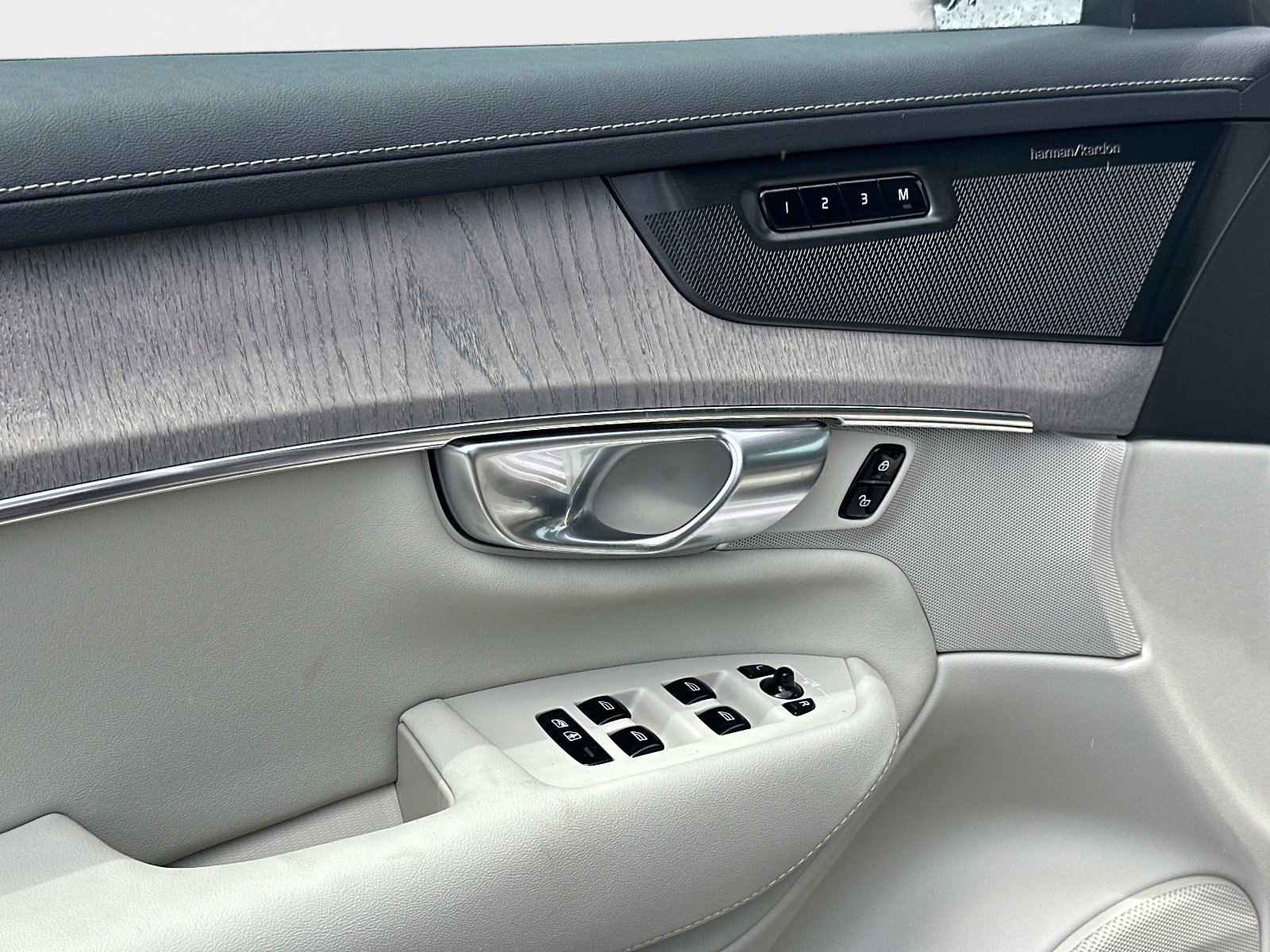 2026 Volvo XC90 Ultra - Photo 15