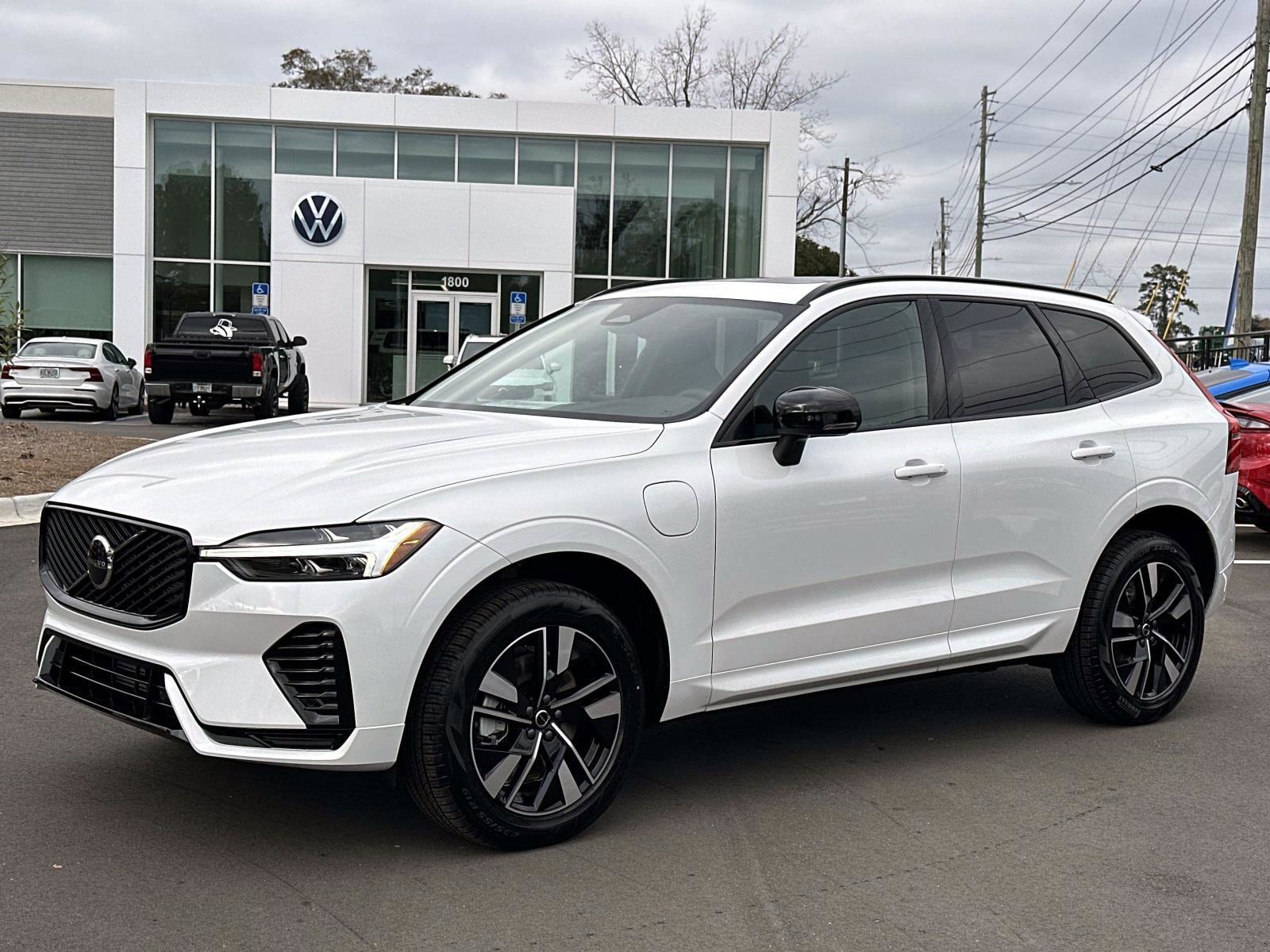 2026 Volvo XC60 Core's photo