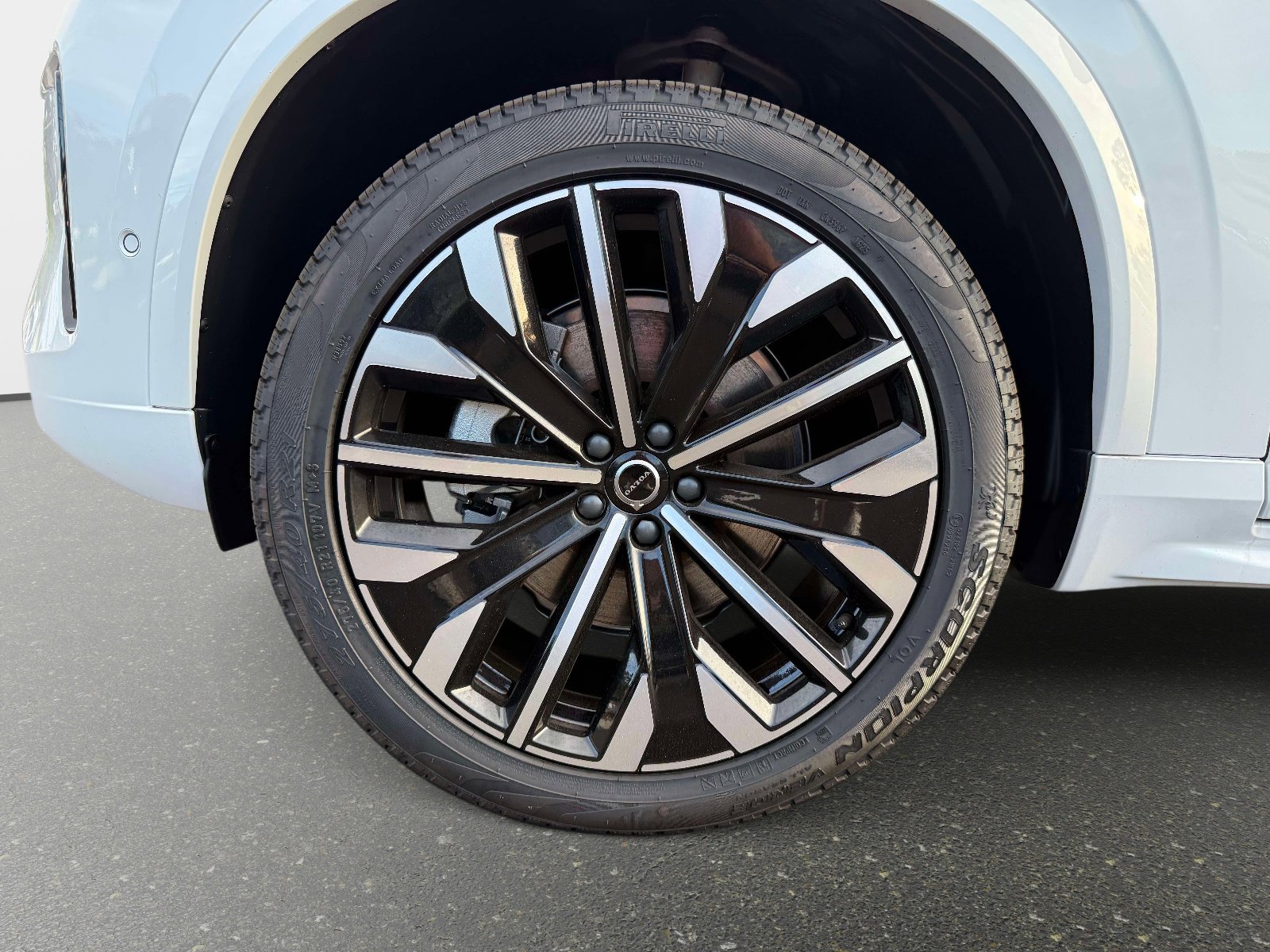 2026 Volvo XC90 Ultra - Photo 10