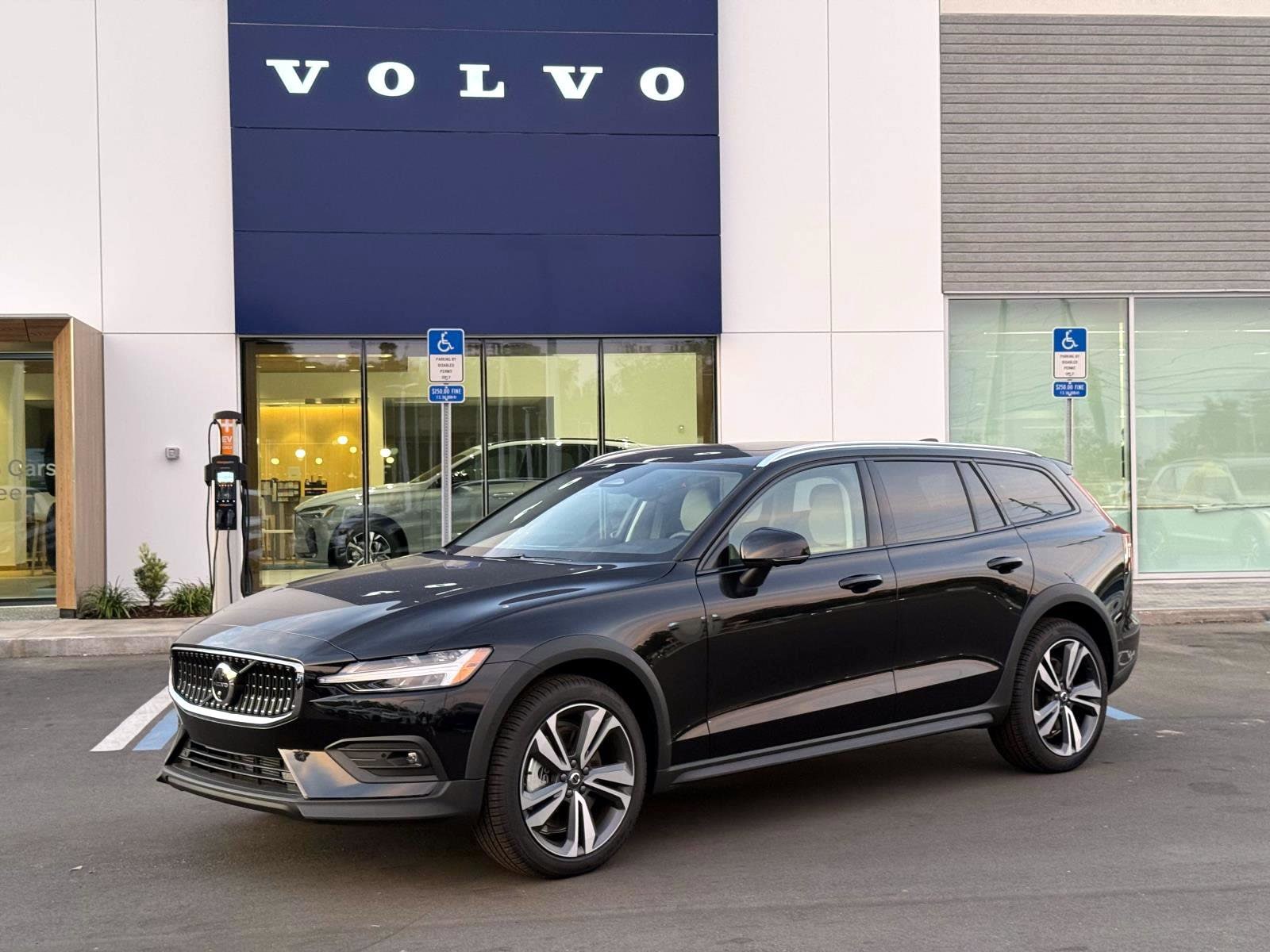 2026 Volvo V60 Cross Country Plus's photo