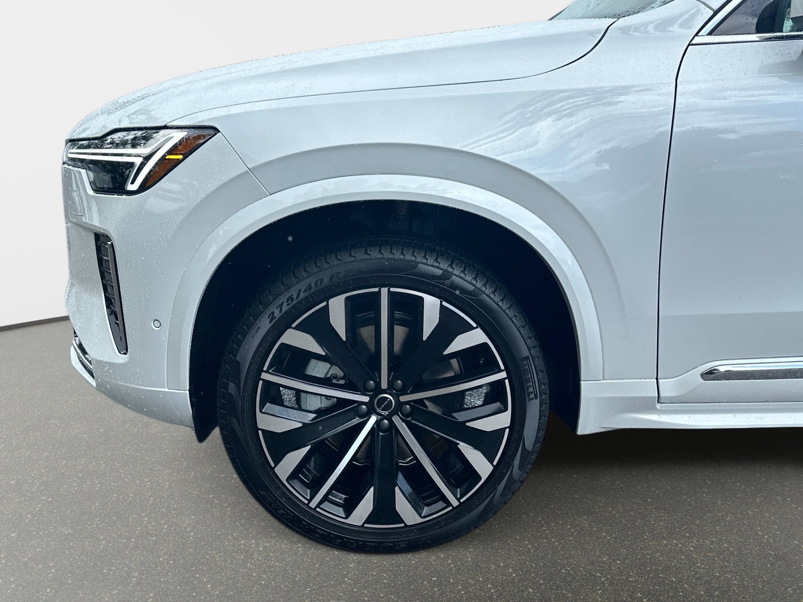 2026 Volvo XC90 Plus - Photo 10