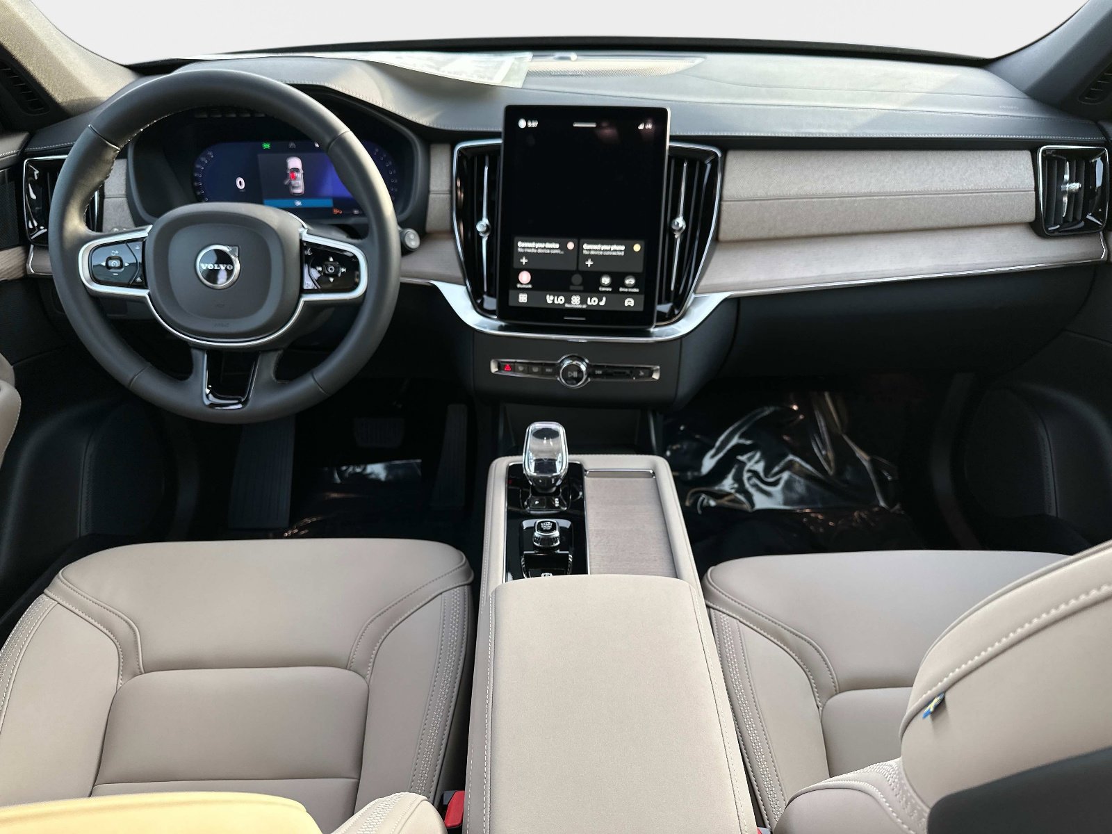 2026 Volvo XC90 Plus - Photo 14