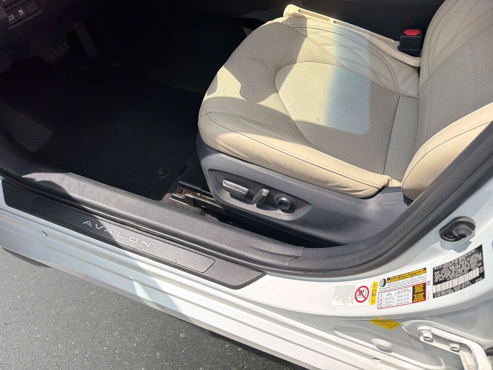 2019 Toyota Avalon 18