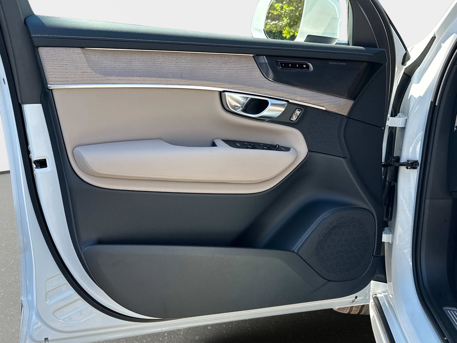 2026 Volvo XC90 Ultra - Photo 15