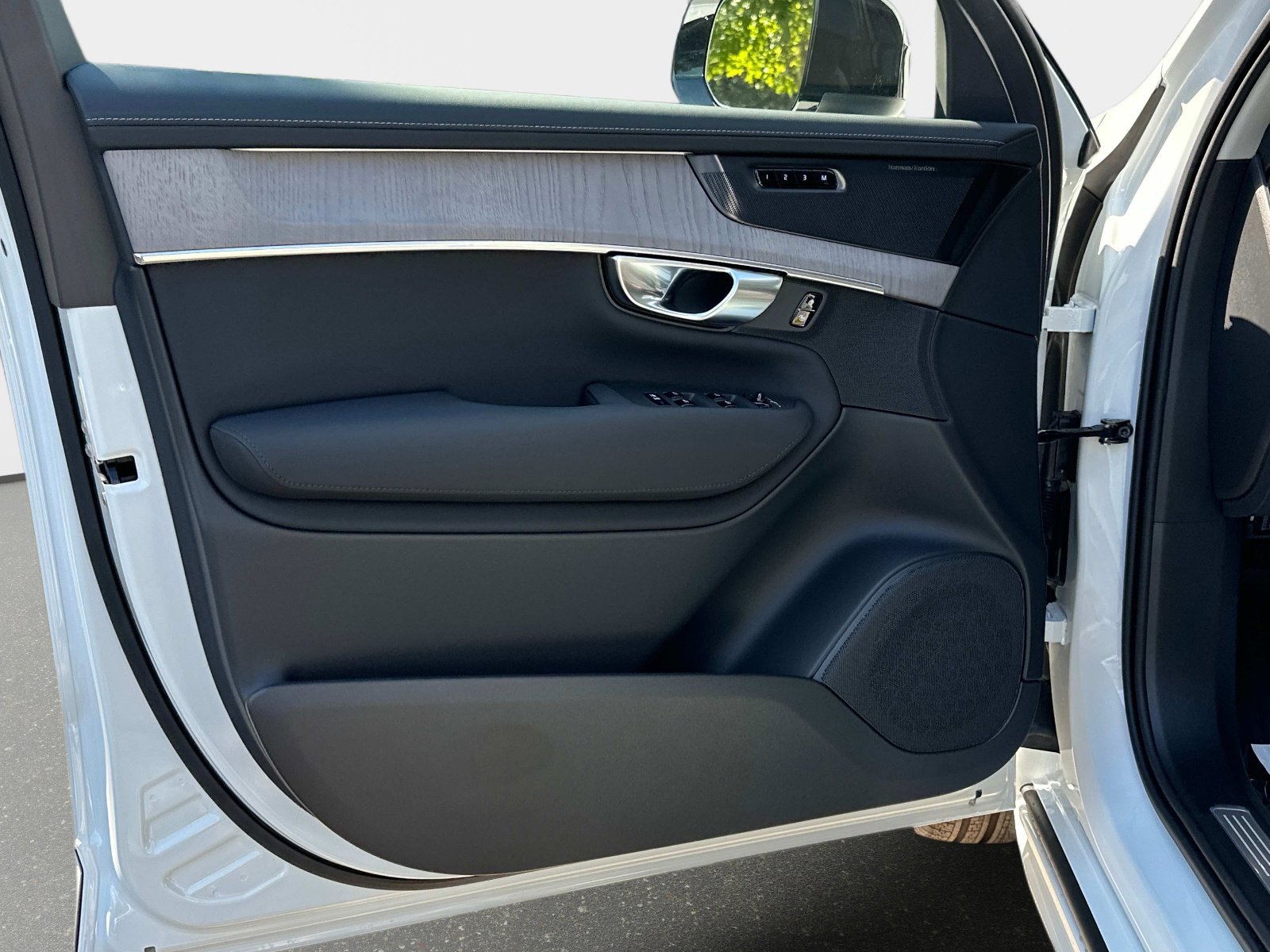 2026 Volvo XC90 Ultra - Photo 15