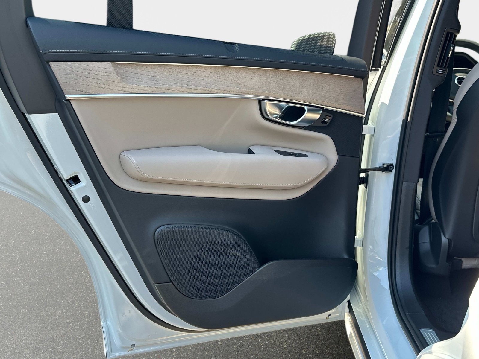 2026 Volvo XC90 Ultra - Photo 11
