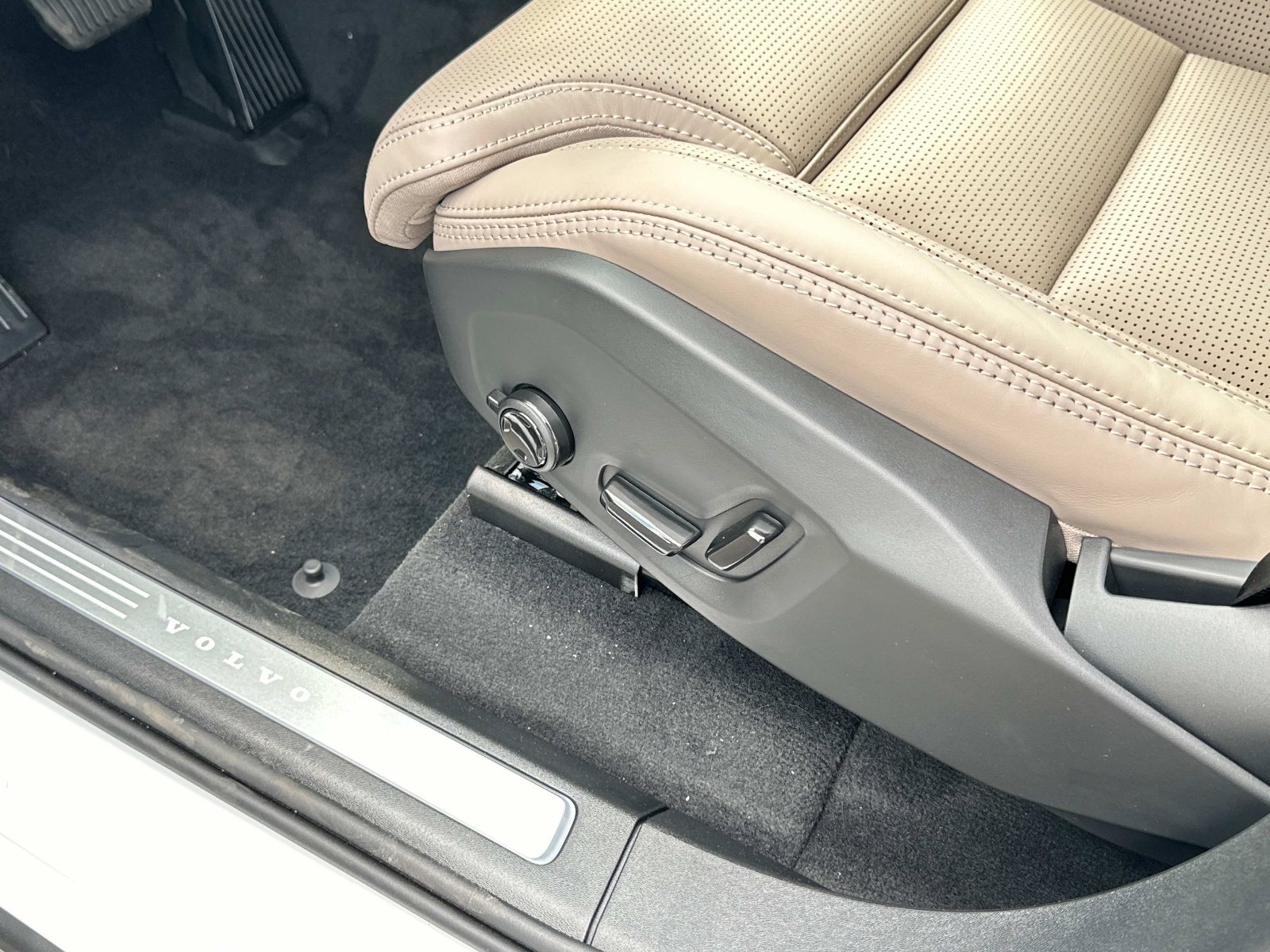 2026 Volvo XC90 Ultra - Photo 16