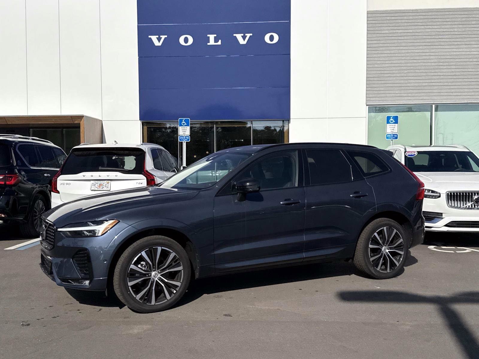 2025 Volvo XC60 Plus's photo
