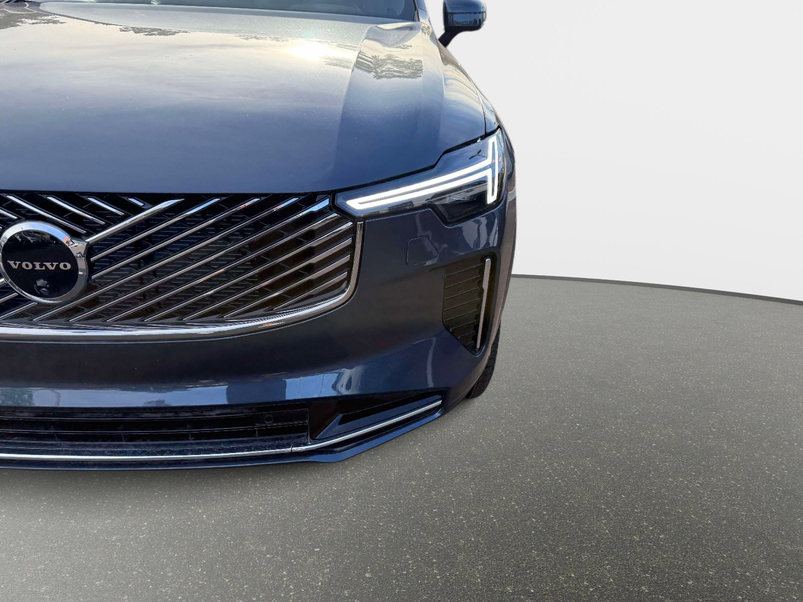 2026 Volvo XC90 Plus - Photo 9