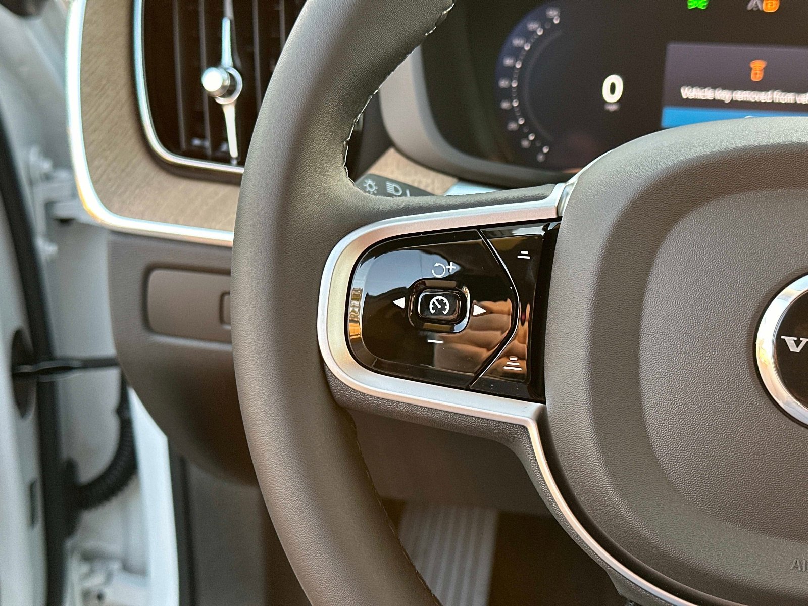 2026 Volvo XC60 Core - Photo 29
