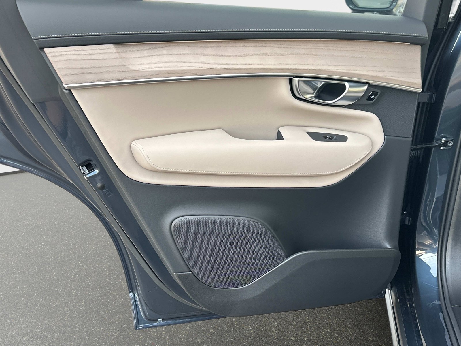 2026 Volvo XC90 Plus - Photo 11