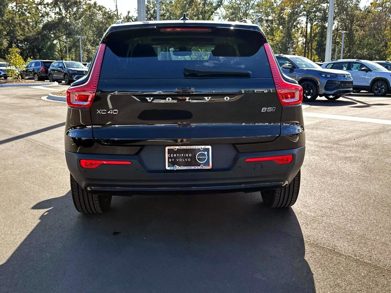 2024 Volvo XC40 Plus photo 3