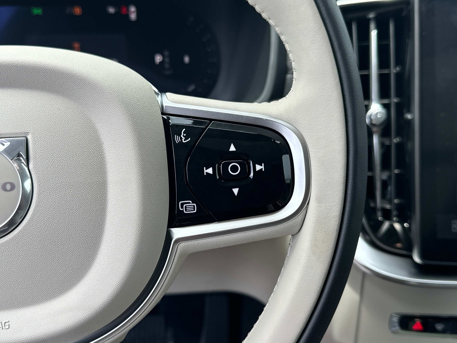 2026 Volvo XC90 Ultra - Photo 24