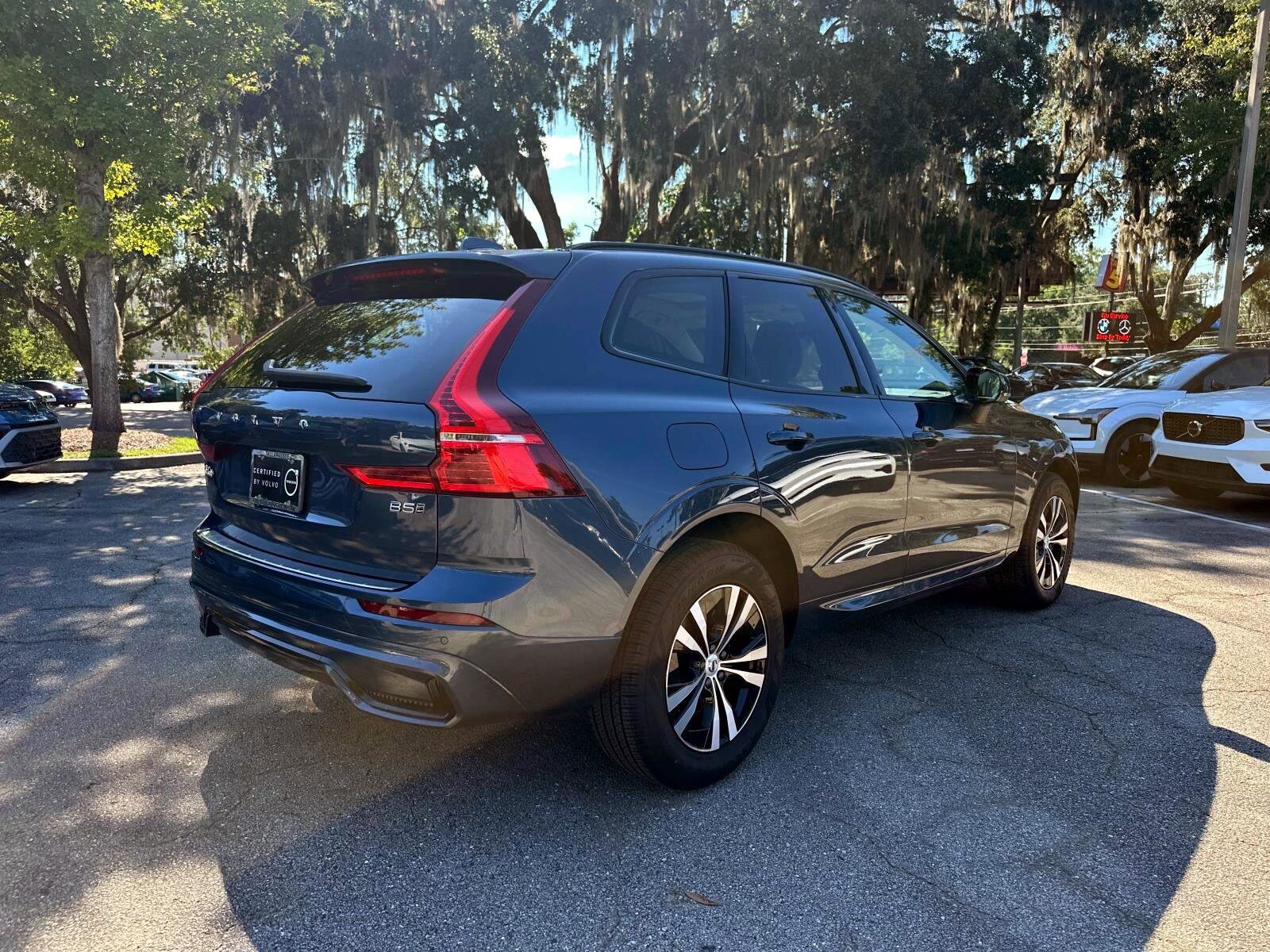 2025 Volvo XC60 B5 Core photo 2