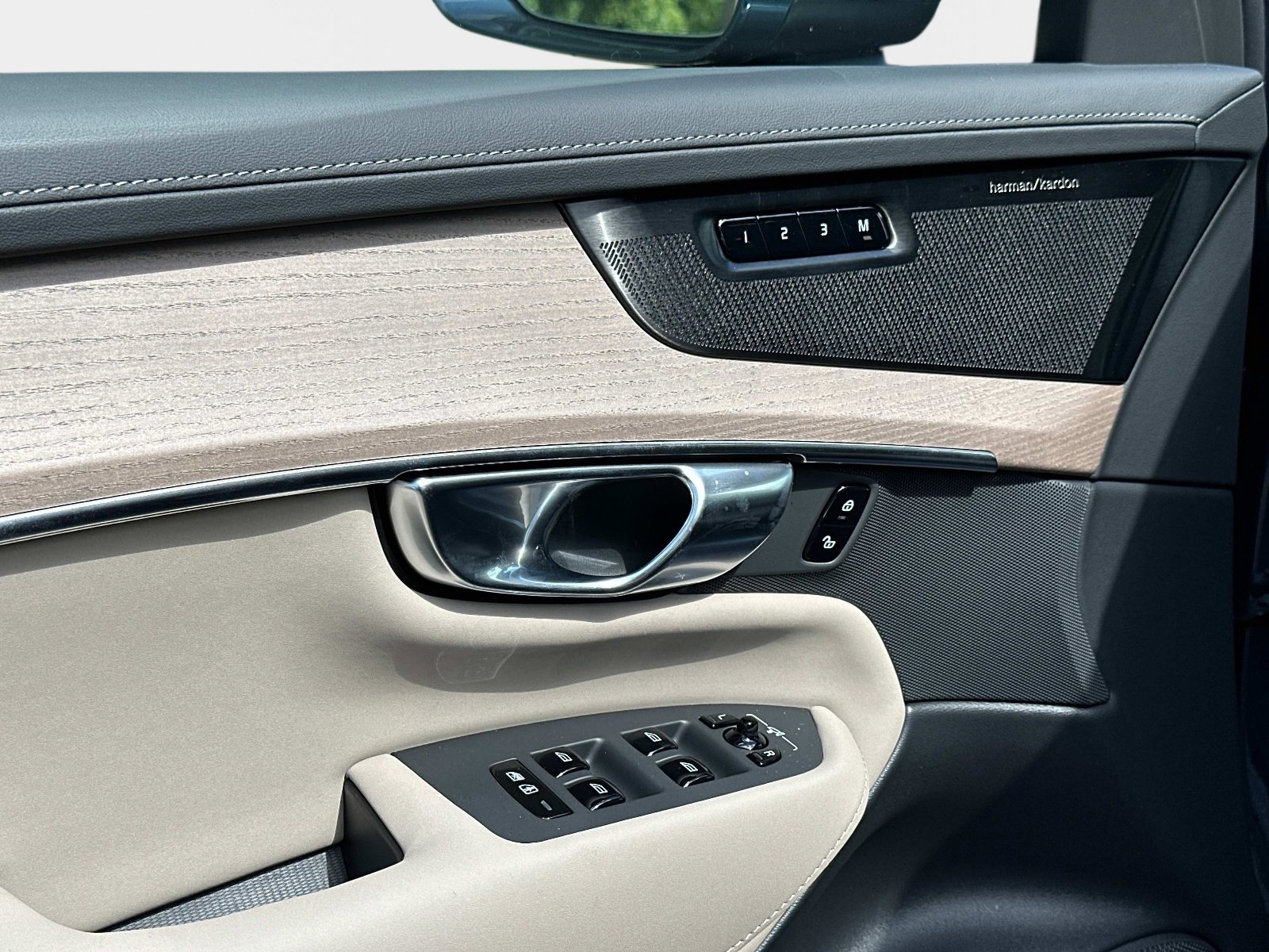 2026 Volvo XC90 Plus - Photo 16