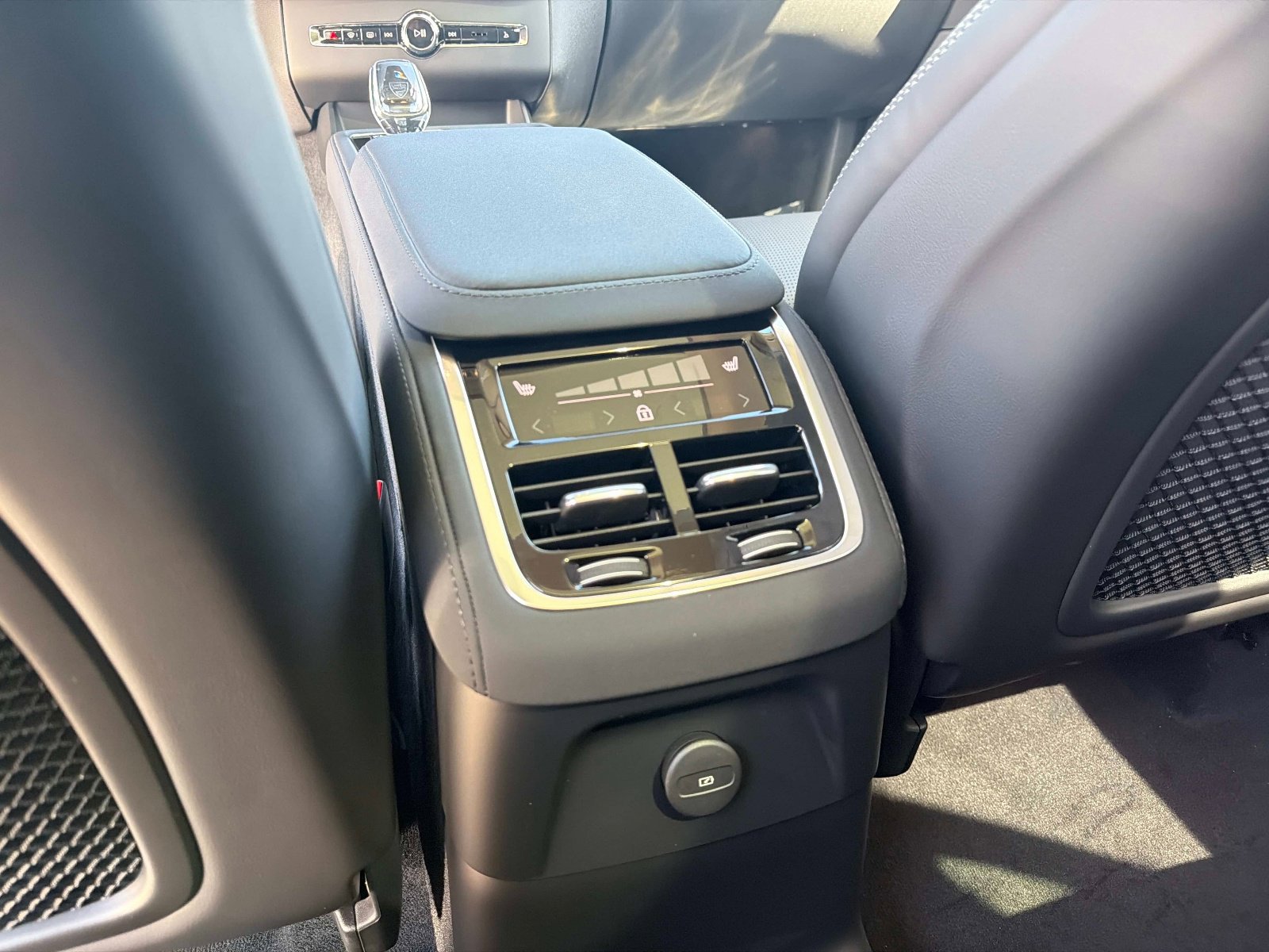2026 Volvo XC90 Ultra - Photo 15
