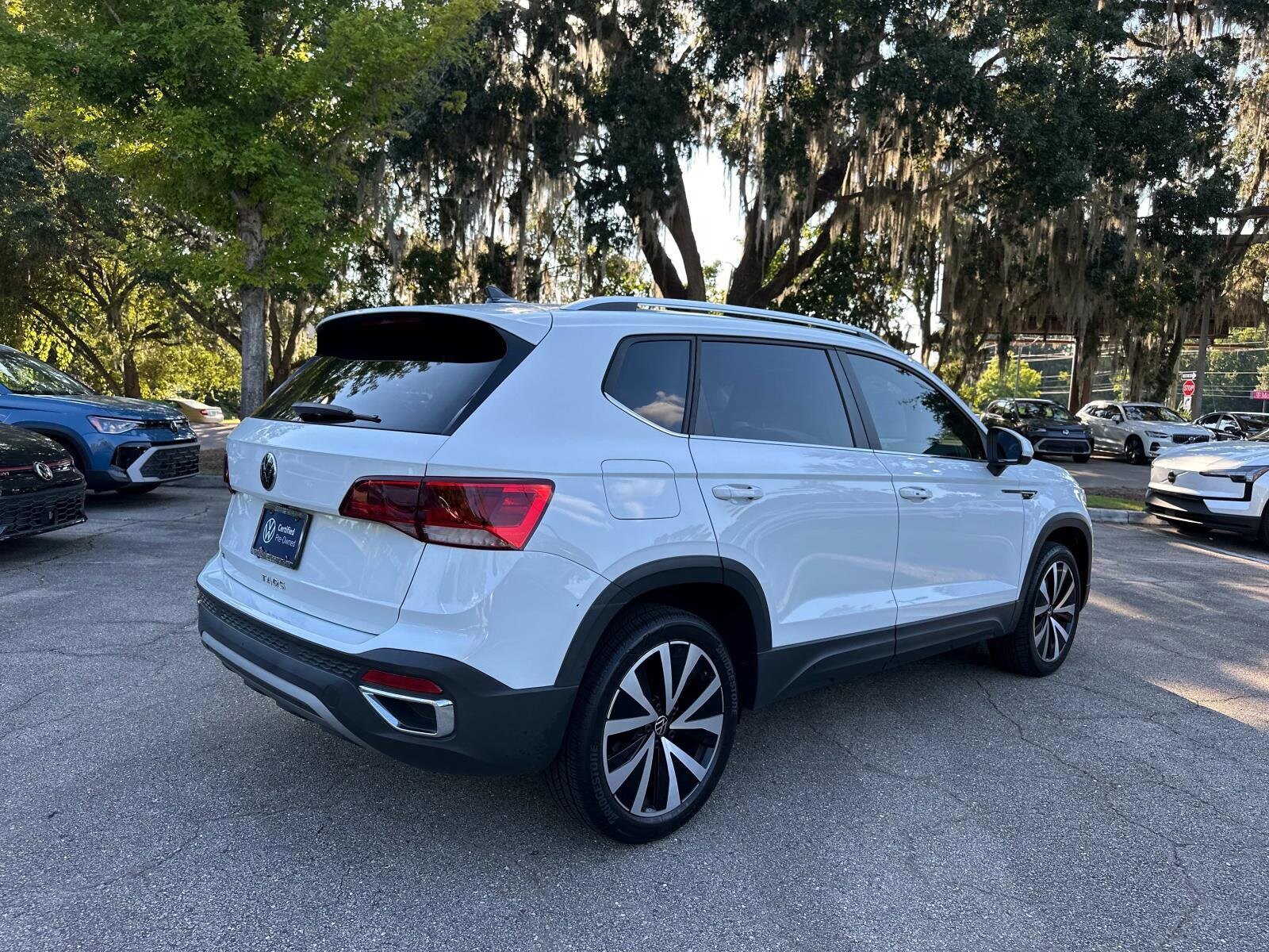2022 Volkswagen Taos SE photo 3