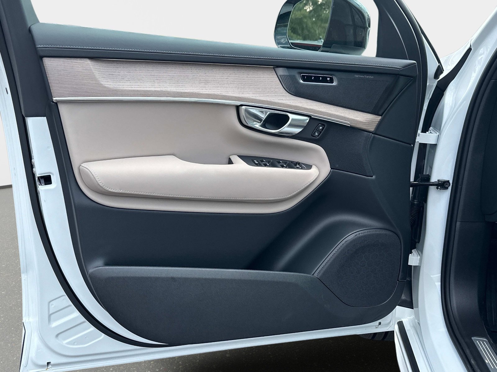 2026 Volvo XC90 Ultra - Photo 14